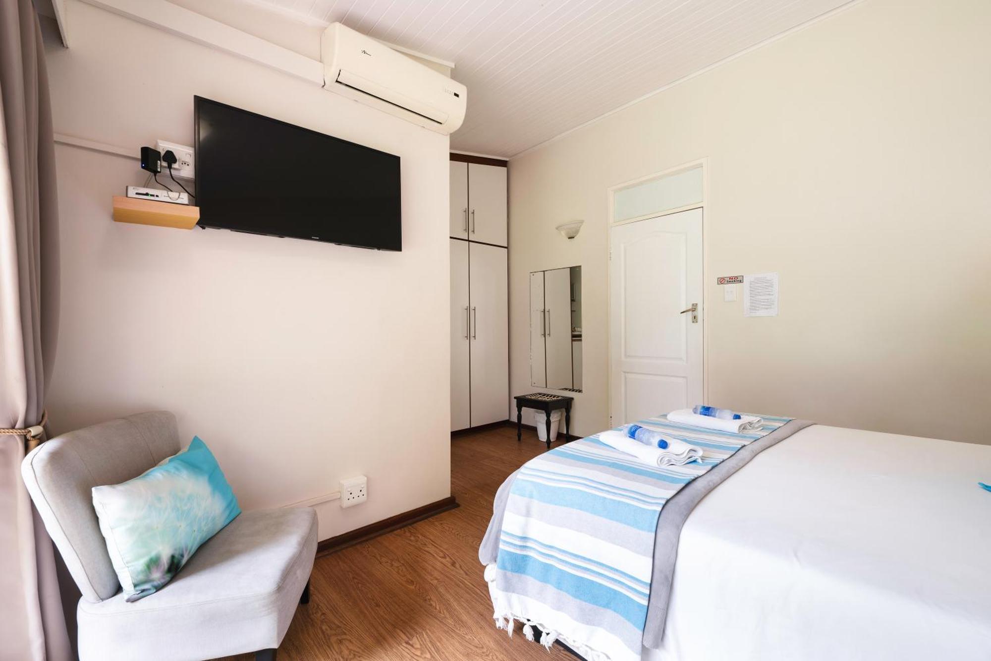 Admirals Lodge Guest House And Brightways Self Catering Apartments Port Elizabeth Exterior photo
