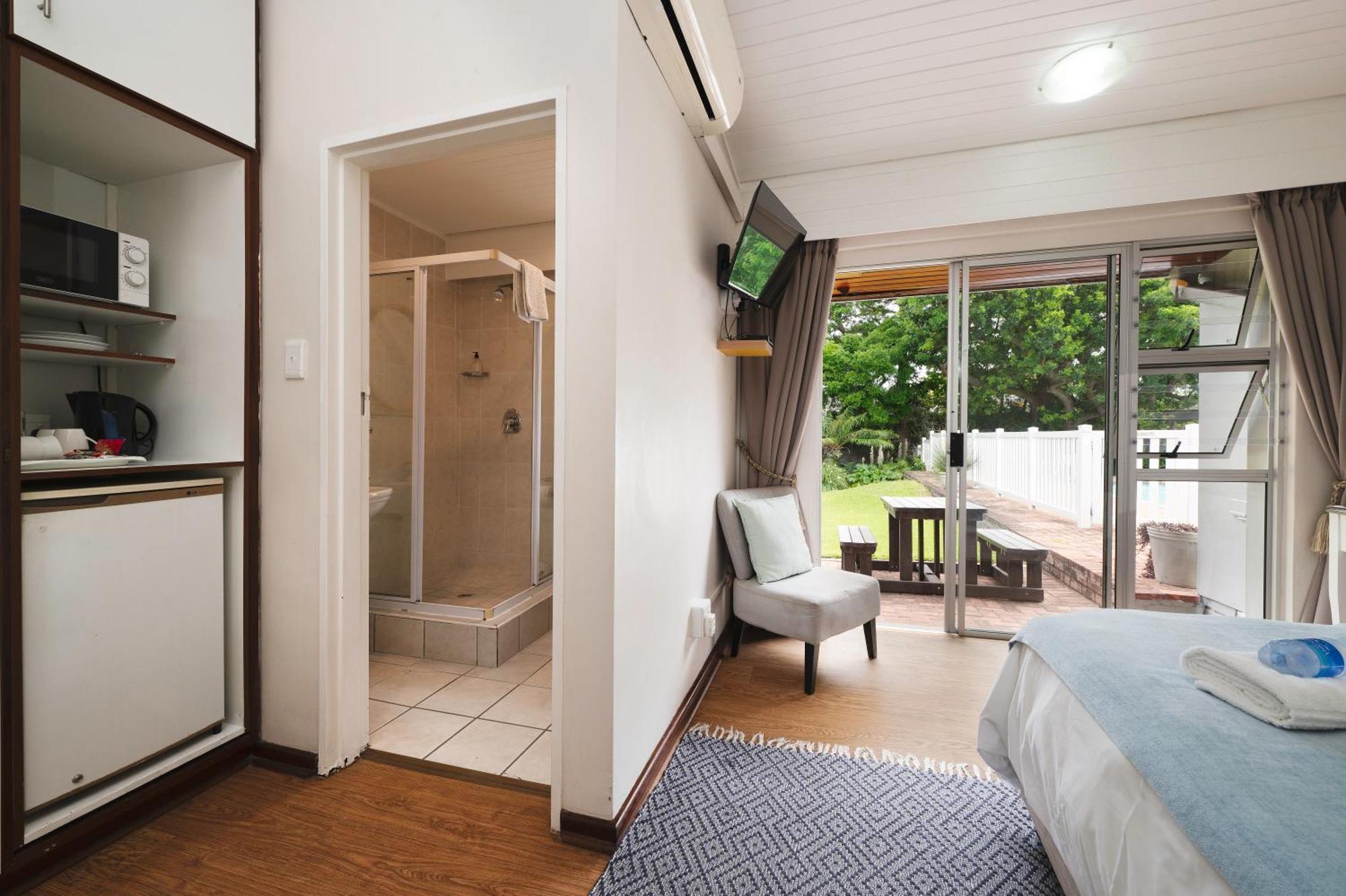 Admirals Lodge Guest House And Brightways Self Catering Apartments Port Elizabeth Exterior photo