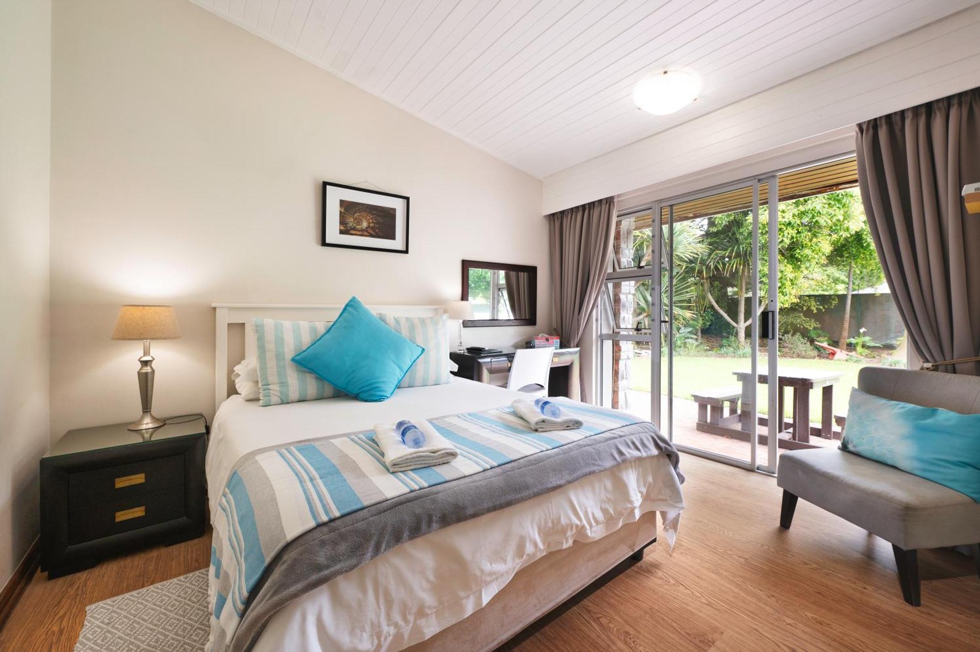 Admirals Lodge Guest House And Brightways Self Catering Apartments Port Elizabeth Exterior photo