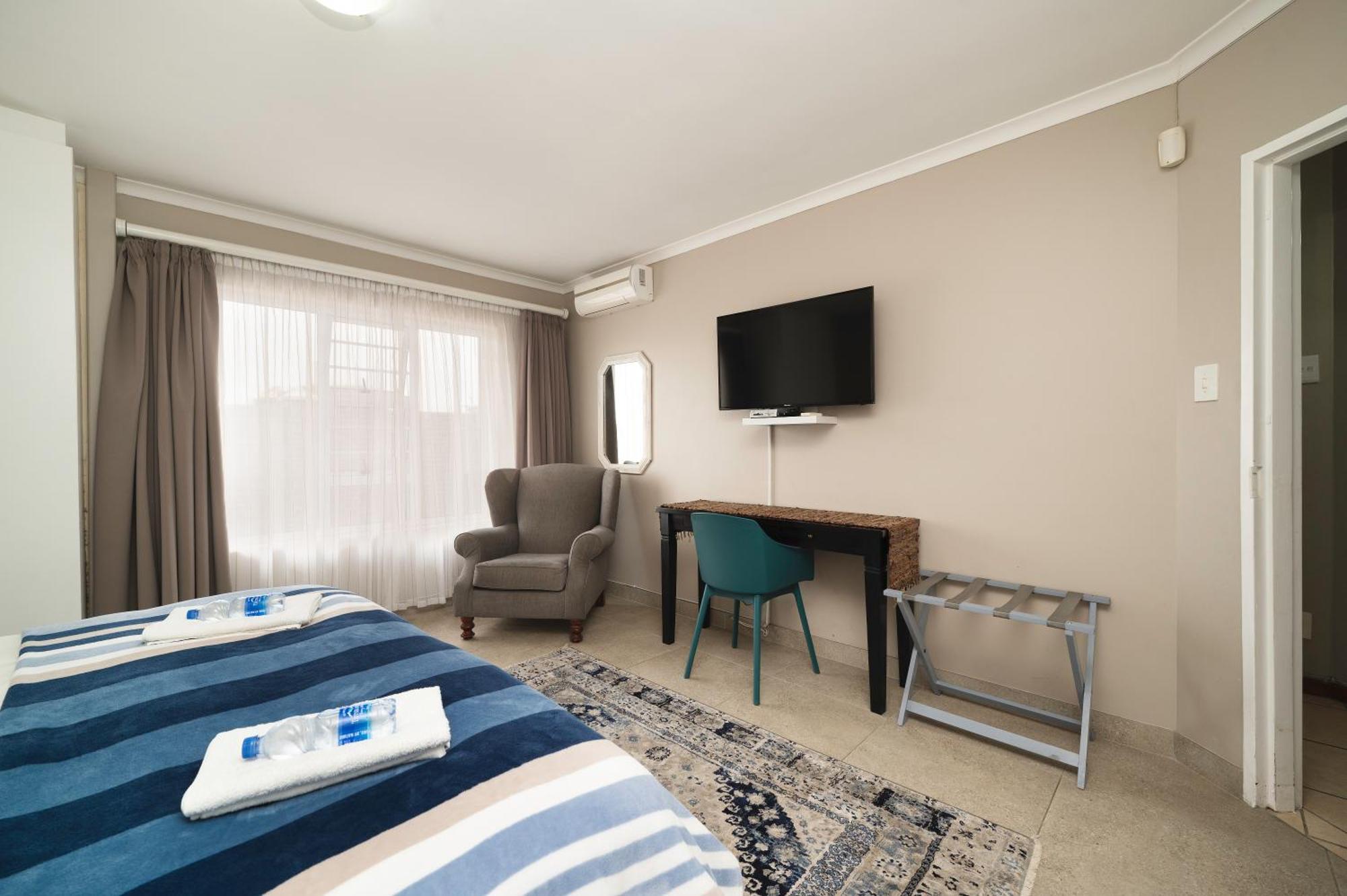 Admirals Lodge Guest House And Brightways Self Catering Apartments Port Elizabeth Exterior photo