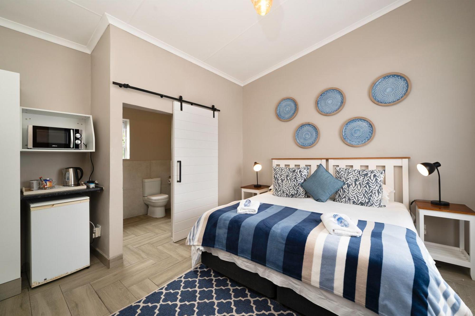 Admirals Lodge Guest House And Brightways Self Catering Apartments Port Elizabeth Exterior photo