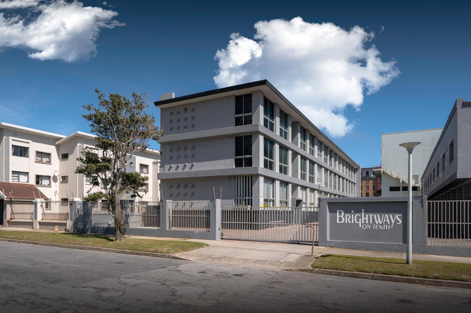Admirals Lodge Guest House And Brightways Self Catering Apartments Port Elizabeth Exterior photo